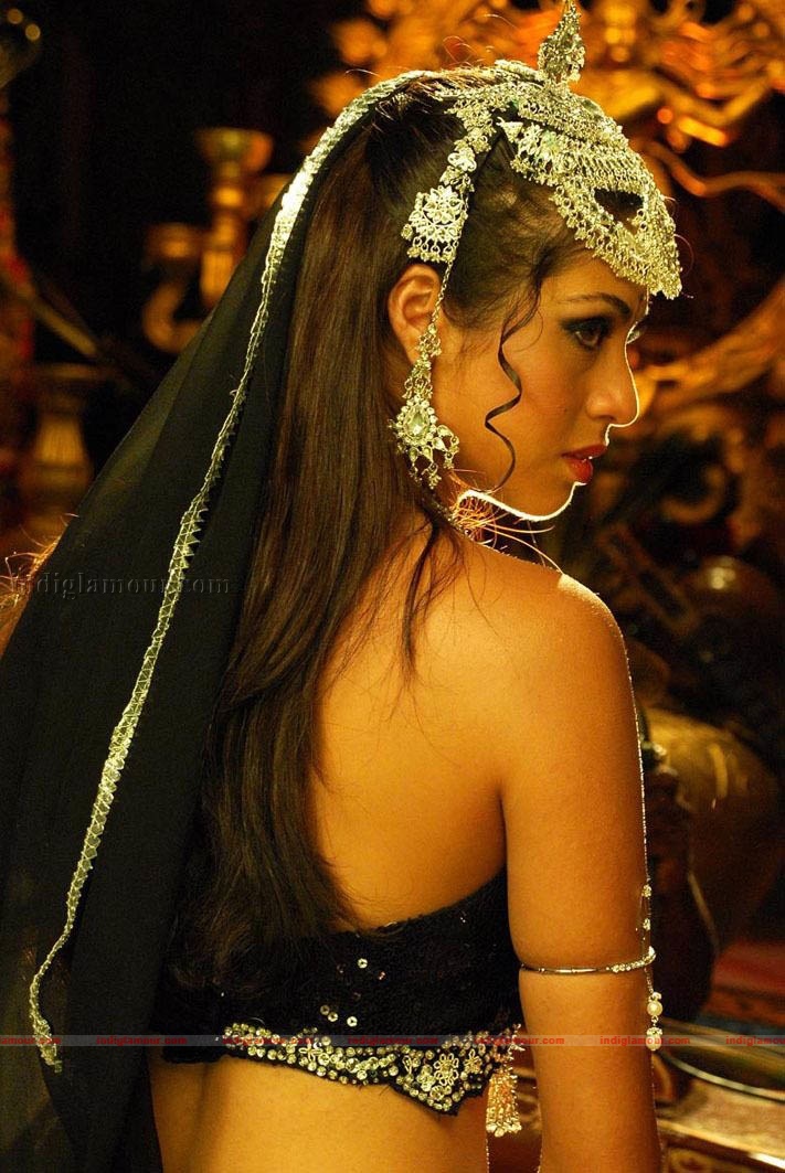 Sada Actress hd photo