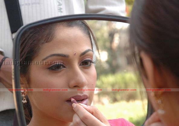 Sada Actress hd photo