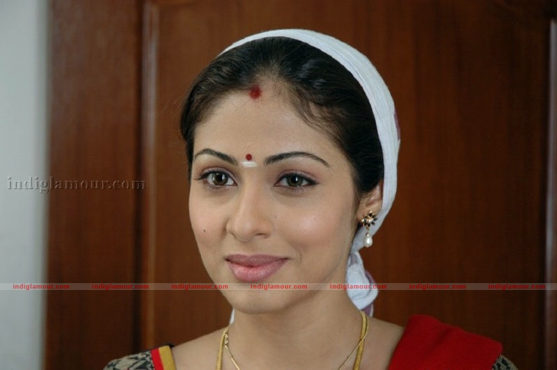 Sada Actress hd photo