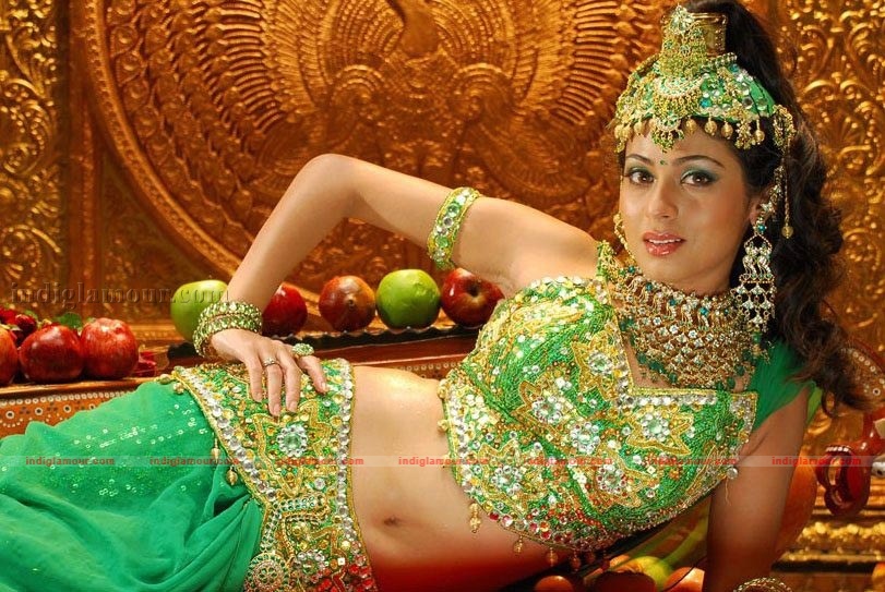 Sada Actress hd photo