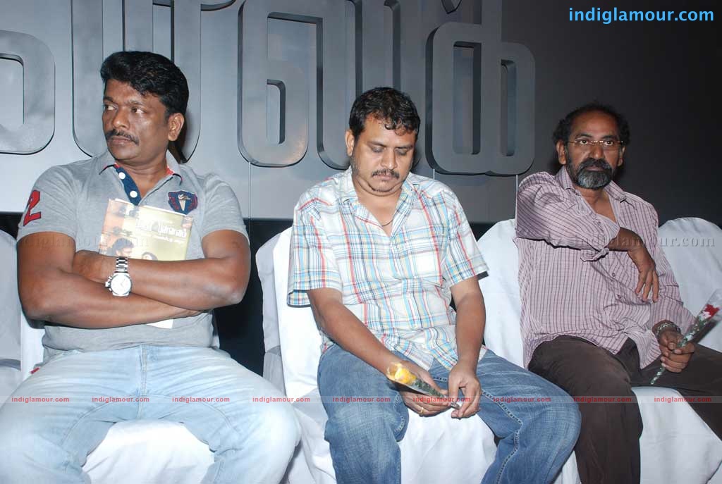 Mandhira Punnagai Audio Launch Event hd photo