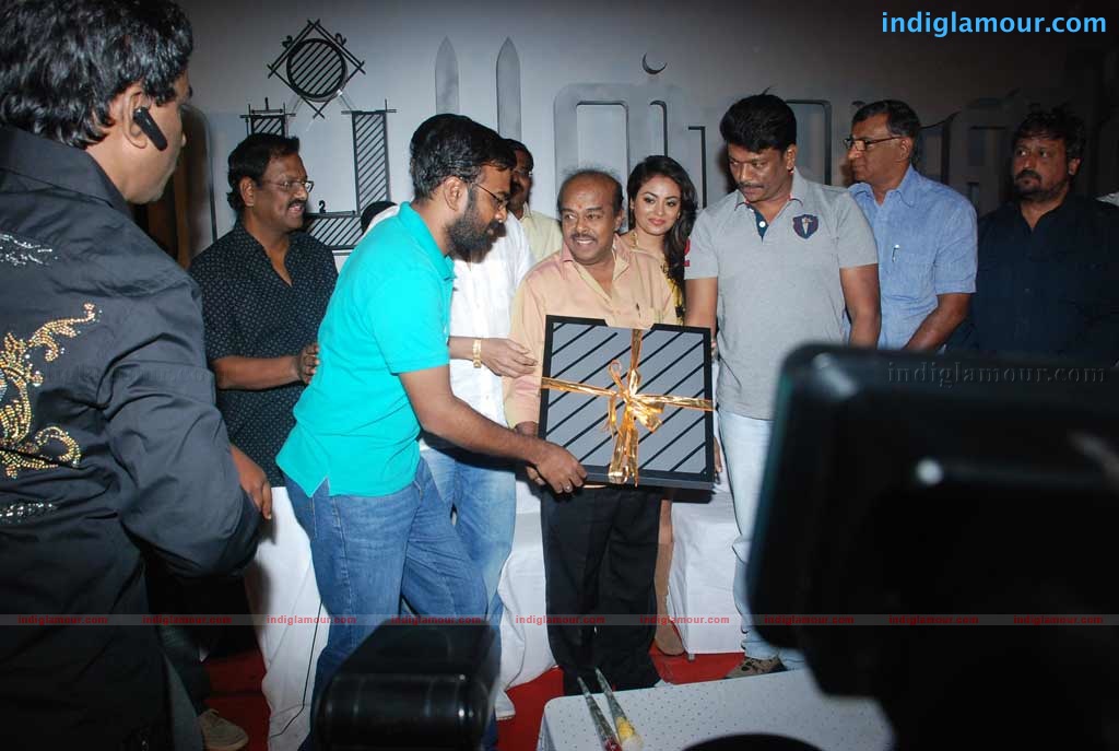 Mandhira Punnagai Audio Launch Event hd photo