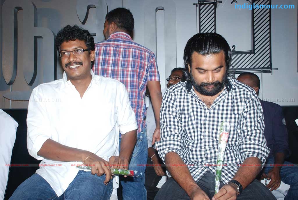 Mandhira Punnagai Audio Launch Event hd photo