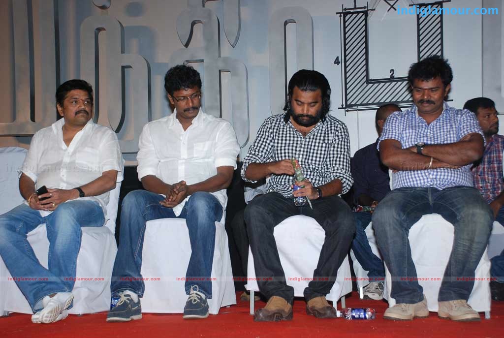 Mandhira Punnagai Audio Launch Event hd photo