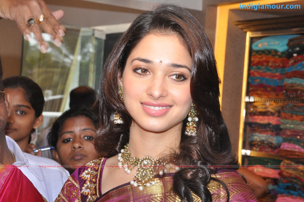 Tamanna at Kalaniketan Showroom Event hd photo