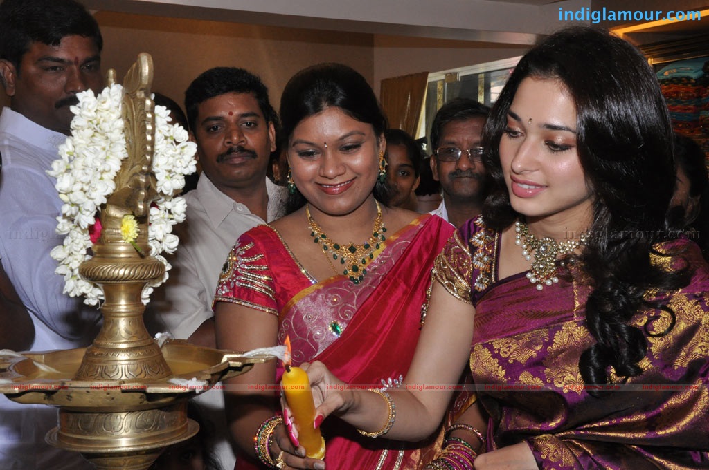 Tamanna at Kalaniketan Showroom Event hd photo
