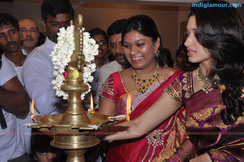 Tamanna at Kalaniketan Showroom Event hd photo