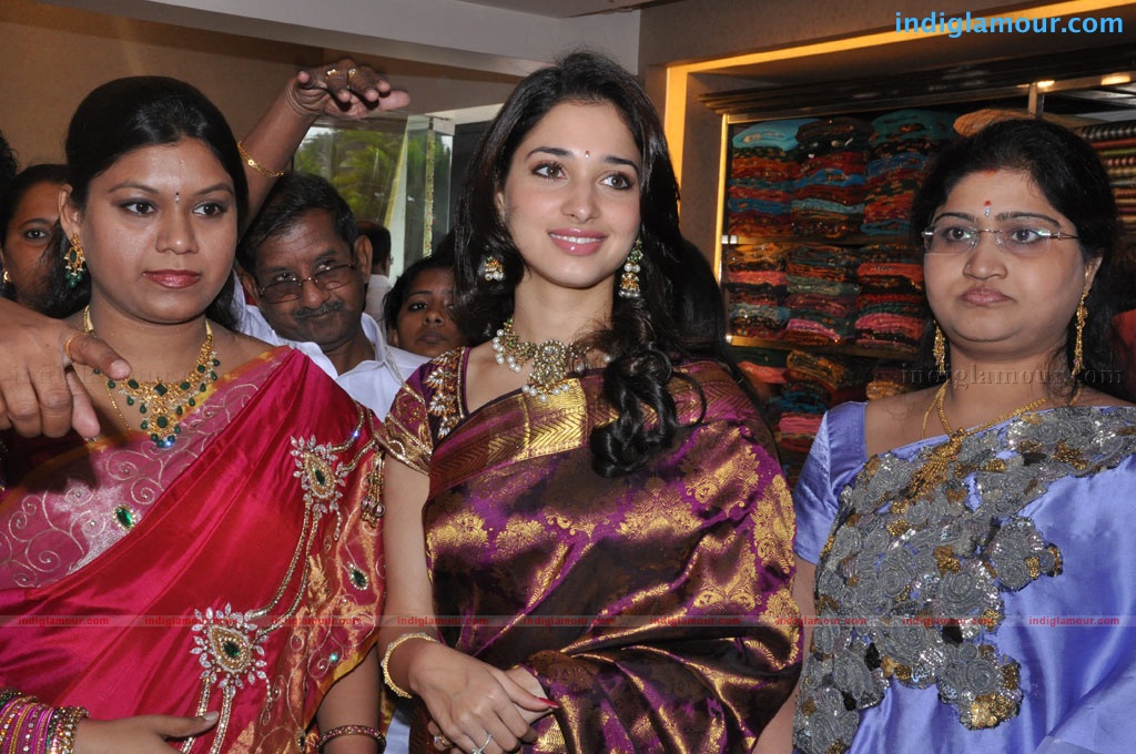 Tamanna at Kalaniketan Showroom Event hd photo