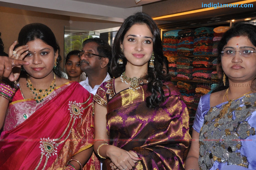 Tamanna at Kalaniketan Showroom Event hd photo