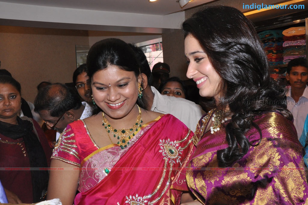 Tamanna at Kalaniketan Showroom Event hd photo