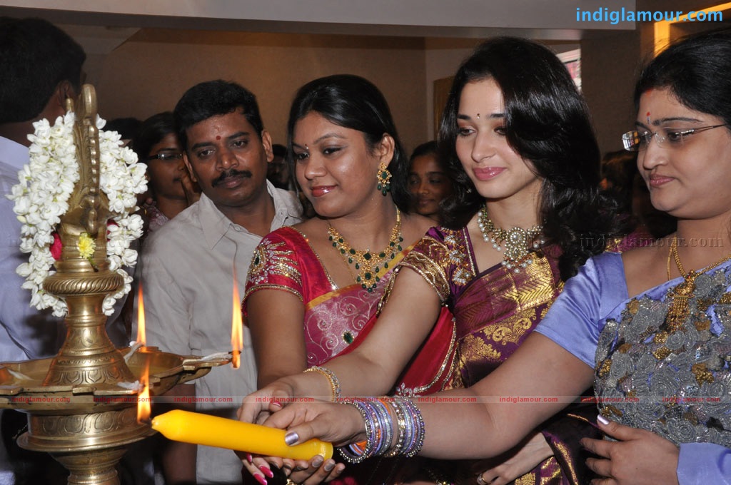 Tamanna at Kalaniketan Showroom Event hd photo