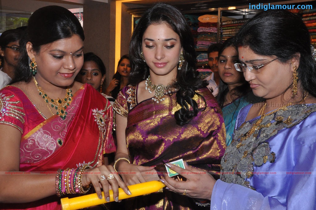 Tamanna at Kalaniketan Showroom Event hd photo