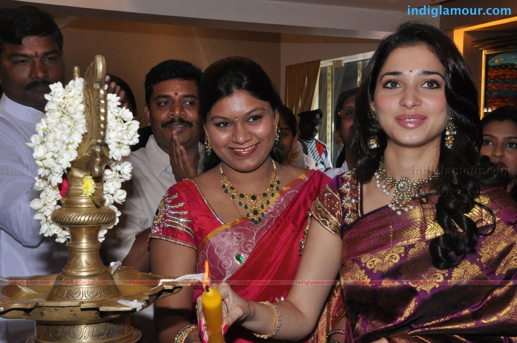 Tamanna at Kalaniketan Showroom Event hd photo
