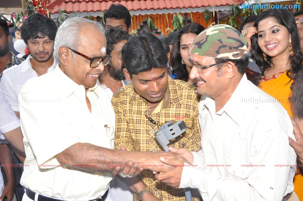 Oru Thuli Punnagai Movie Launch Event hd photo