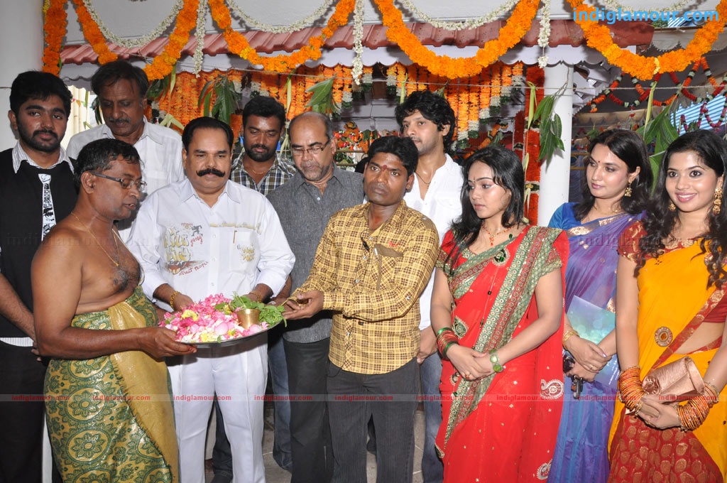 Oru Thuli Punnagai Movie Launch Event hd photo