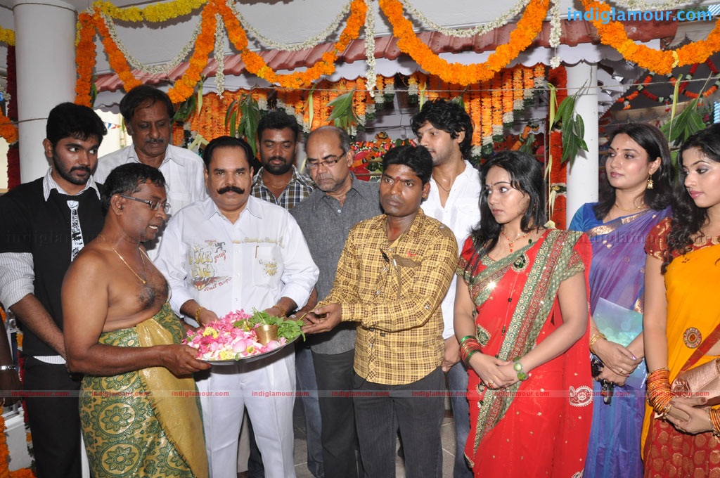 Oru Thuli Punnagai Movie Launch Event hd photo