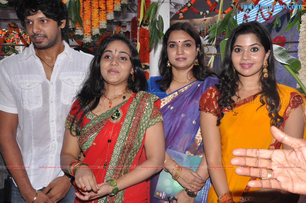Oru Thuli Punnagai Movie Launch Event hd photo