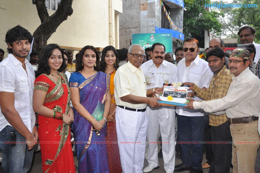 Oru Thuli Punnagai Movie Launch Event hd photo