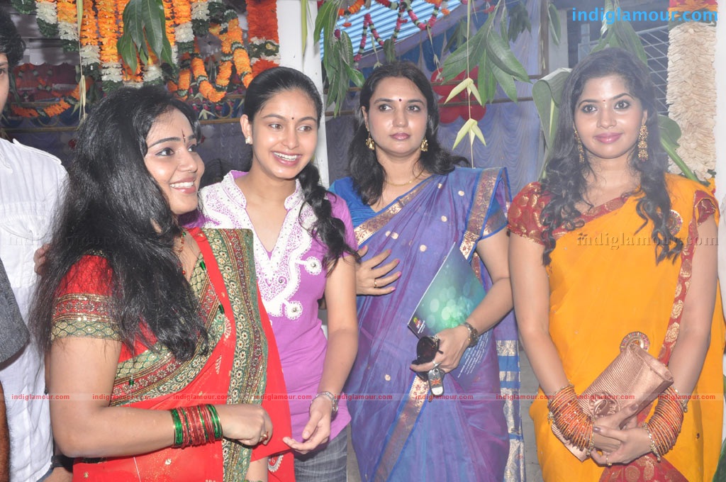 Oru Thuli Punnagai Movie Launch Event hd photo