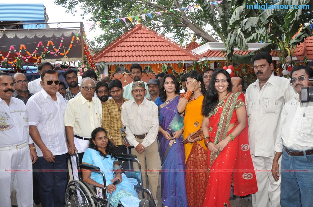 Oru Thuli Punnagai Movie Launch Event hd photo