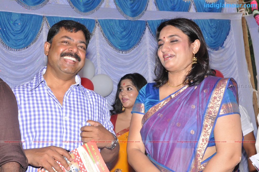 Oru Thuli Punnagai Press Meet Event hd photo