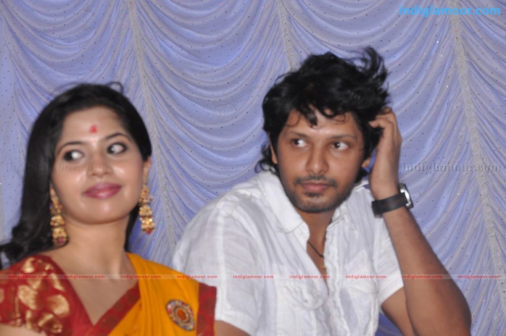 Oru Thuli Punnagai Press Meet Event hd photo