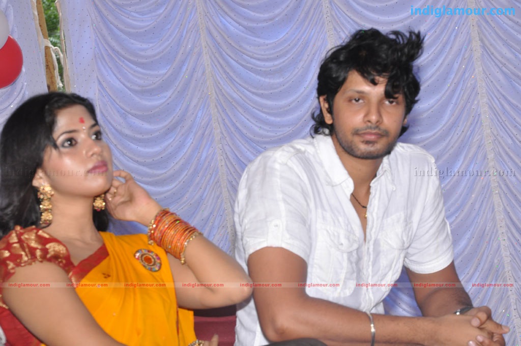 Oru Thuli Punnagai Press Meet Event hd photo