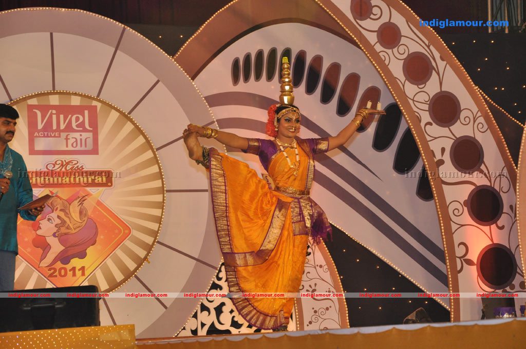 Miss Chinnathirai 2011 photos Event hd photo