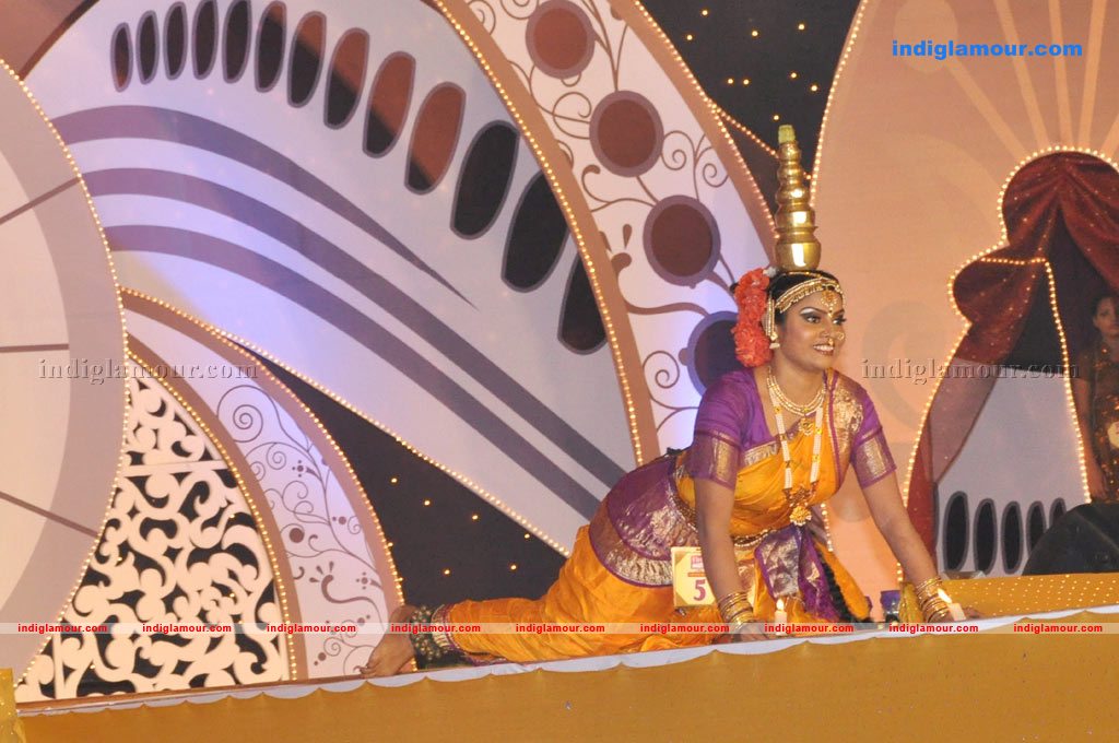 Miss Chinnathirai 2011 photos Event hd photo