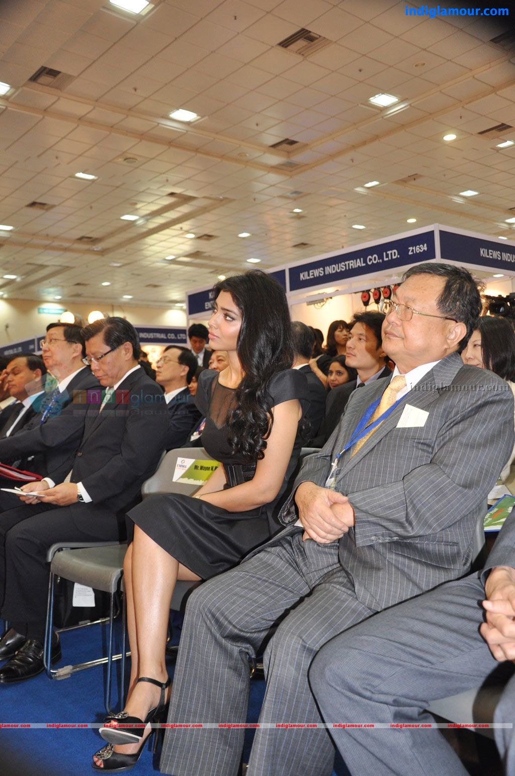 Shriya at EMMA Expo India 2011 Opening Ceremony Event hd photo
