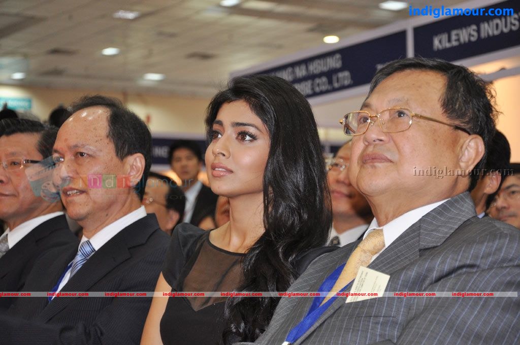 Shriya at EMMA Expo India 2011 Opening Ceremony Event hd photo