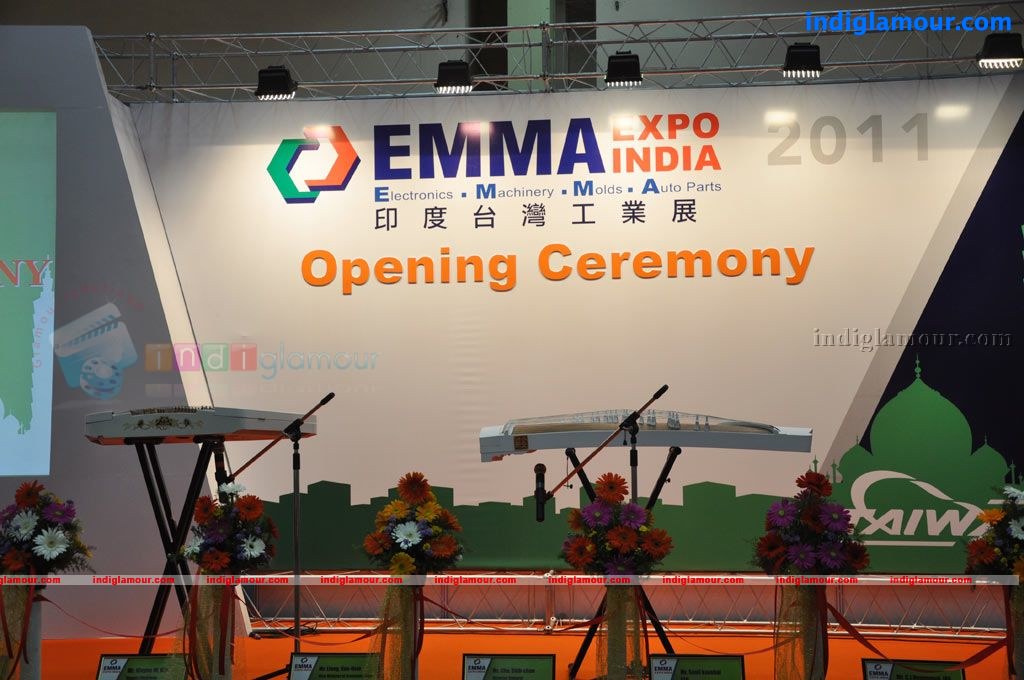 Shriya at EMMA Expo India 2011 Opening Ceremony Event hd photo