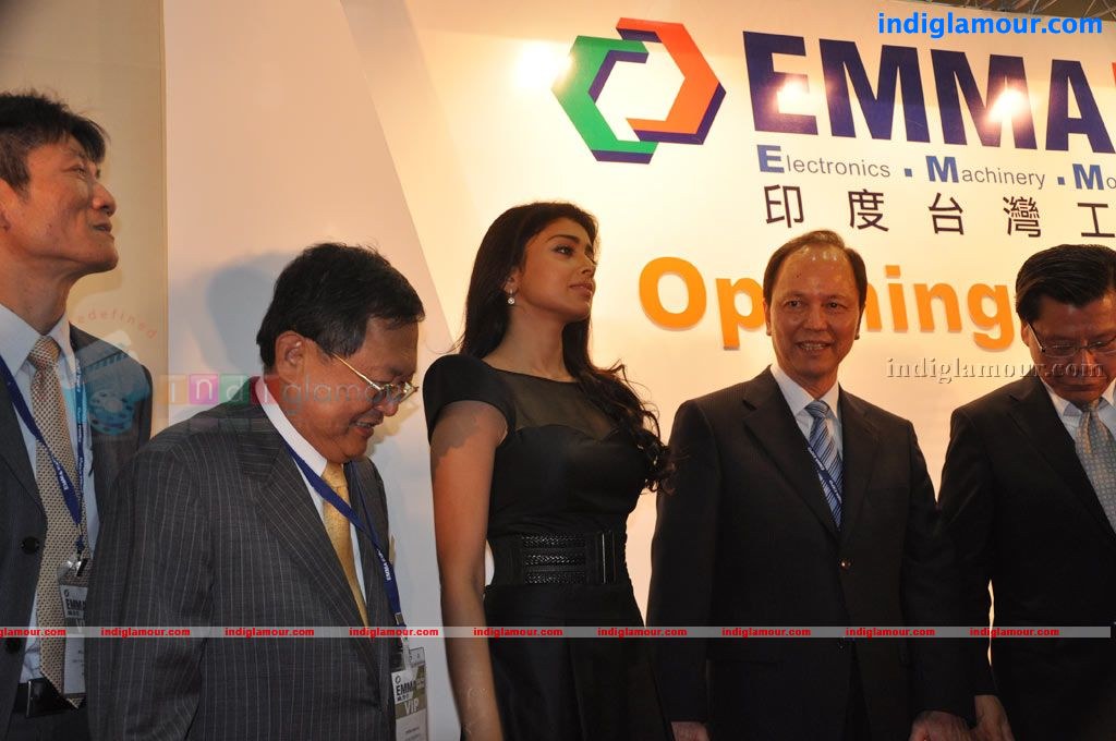 Shriya at EMMA Expo India 2011 Opening Ceremony Event hd photo