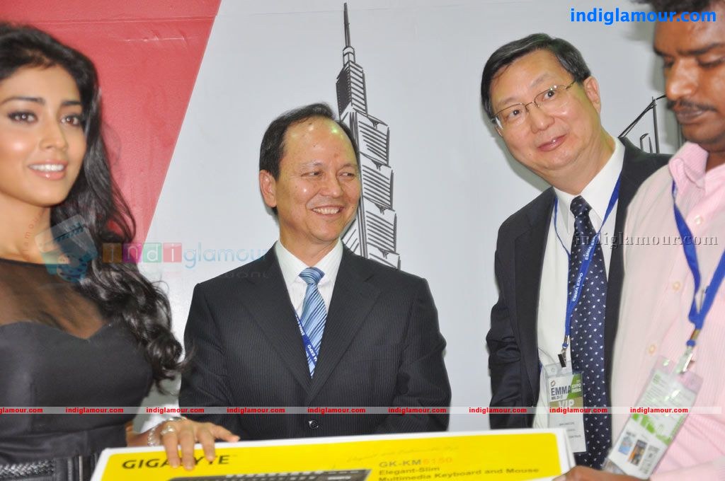 Shriya at EMMA Expo India 2011 Opening Ceremony Event hd photo