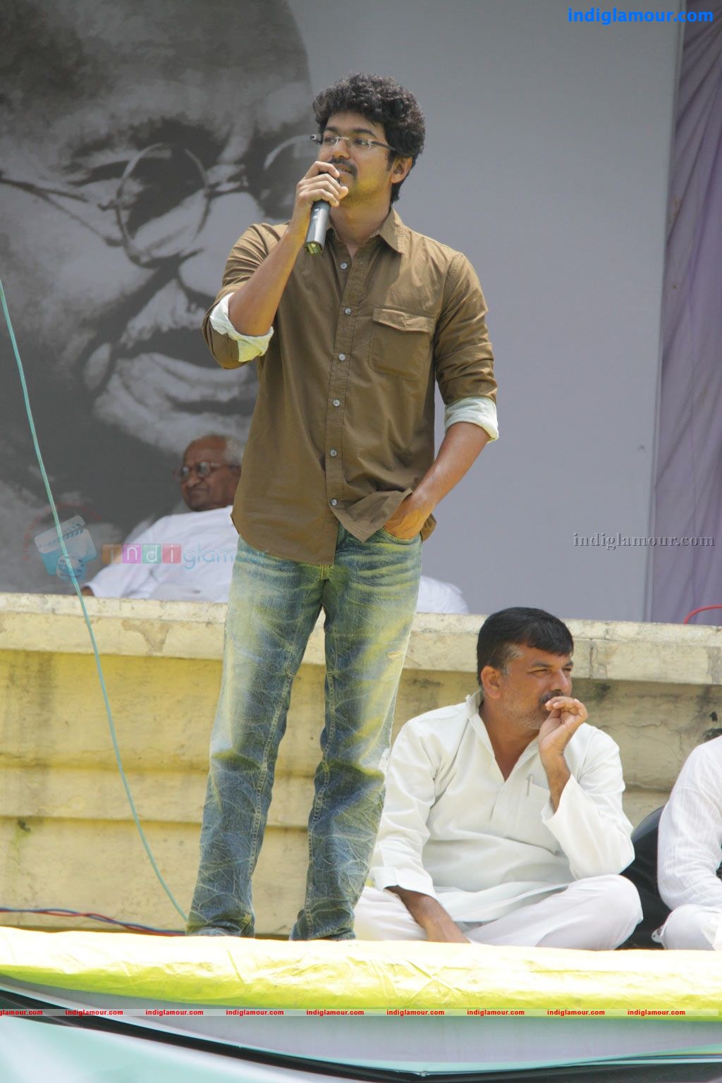Vijay to Fast With Anna Hazare at Ramlila Event hd photo