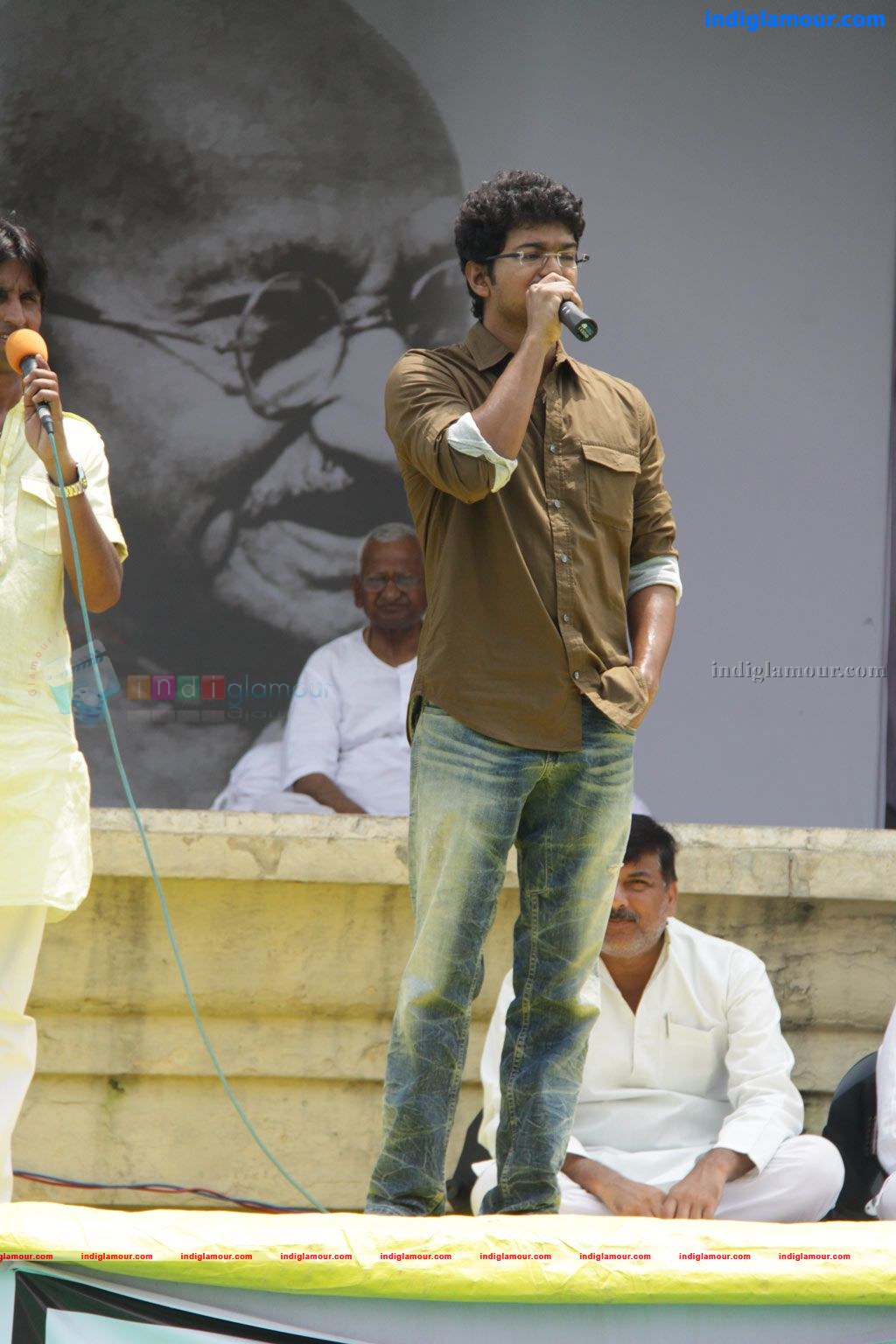 Vijay to Fast With Anna Hazare at Ramlila Event hd photo