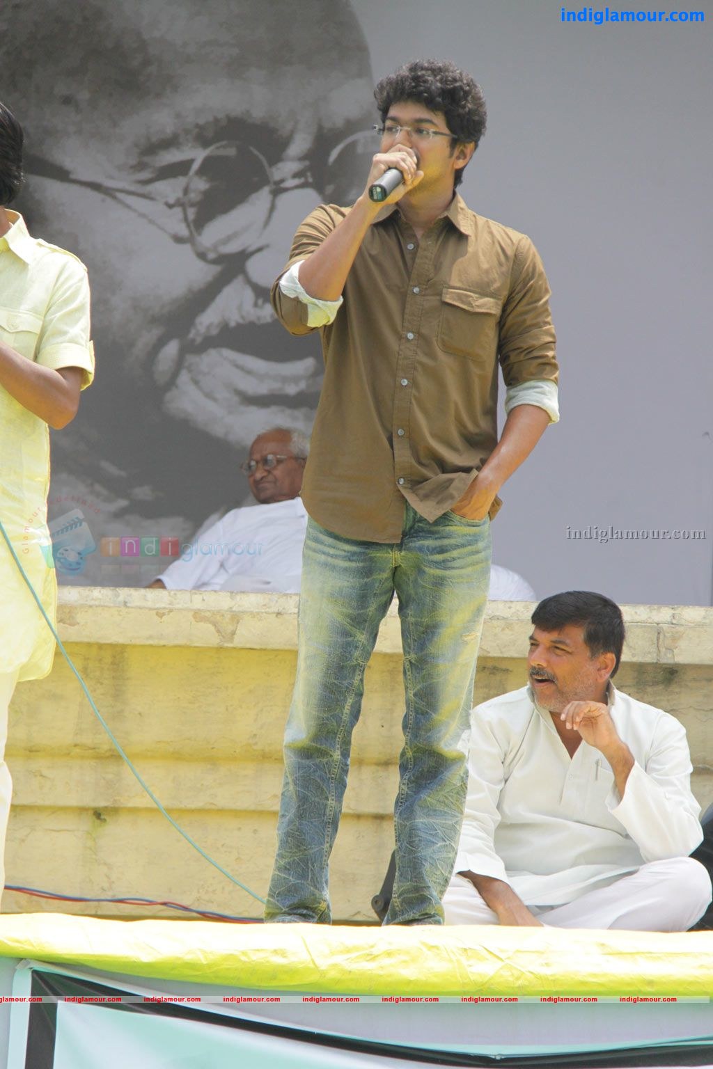 Vijay to Fast With Anna Hazare at Ramlila Event hd photo