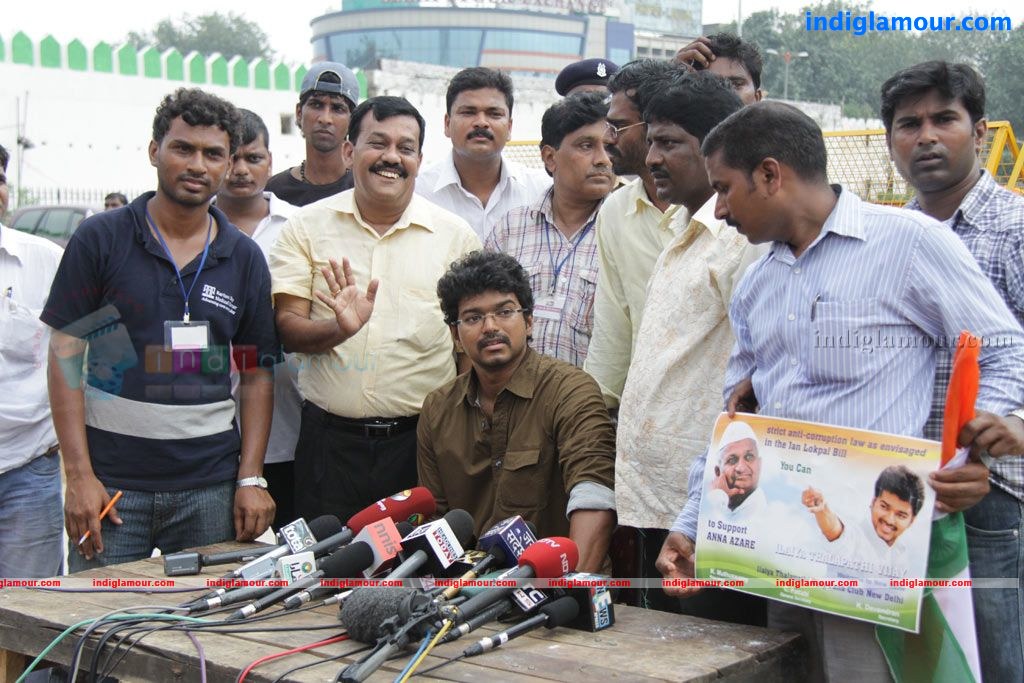 Vijay to Fast With Anna Hazare at Ramlila Event hd photo