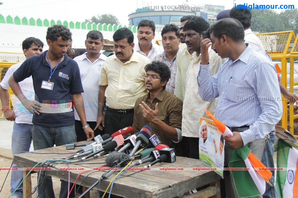 Vijay to Fast With Anna Hazare at Ramlila Event hd photo
