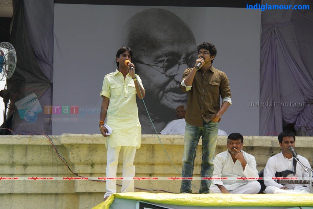 Vijay to Fast With Anna Hazare at Ramlila Event hd photo