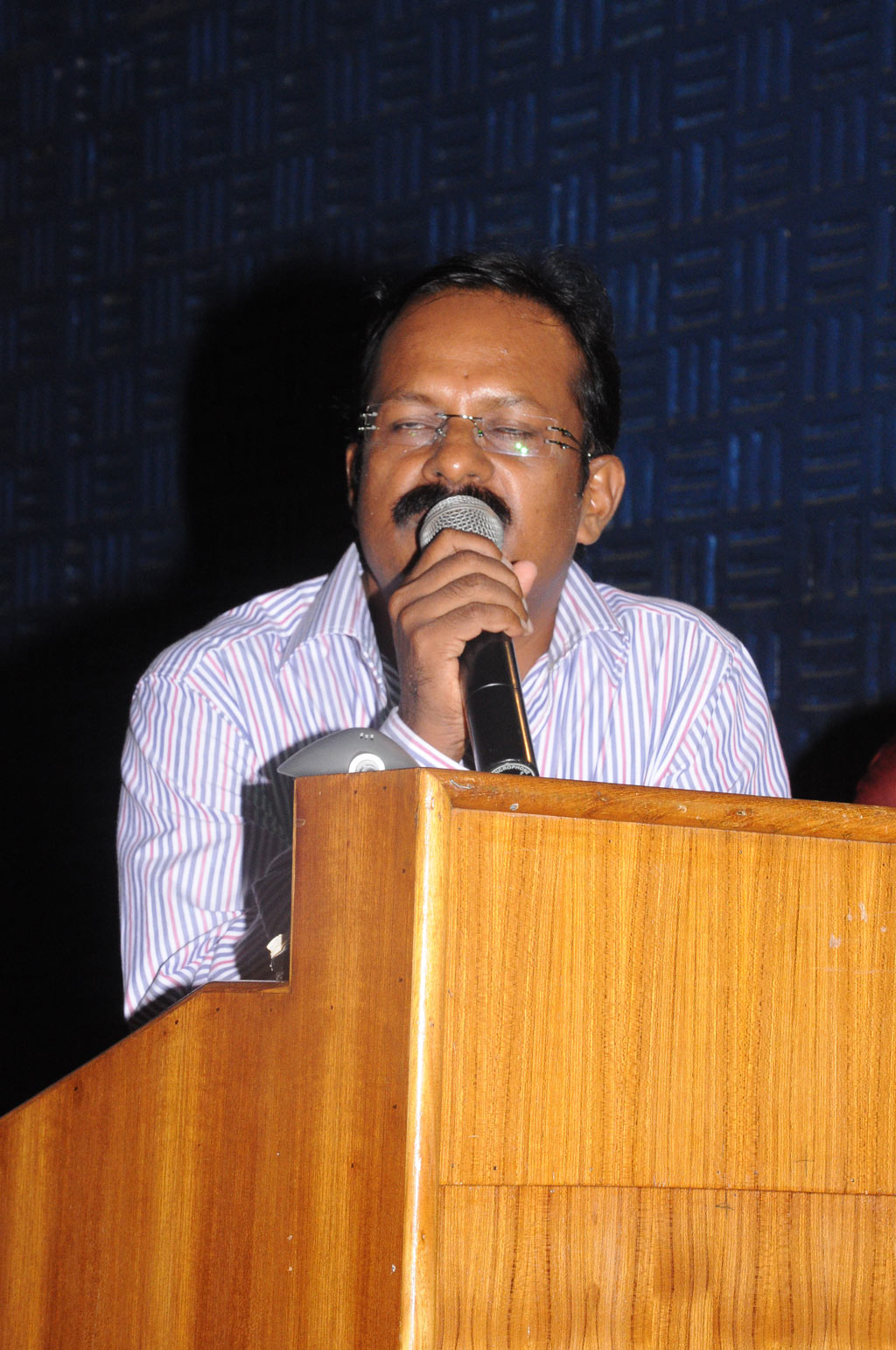 Kadhalai Kadhalikkiren Audio Launch Event hd photo
