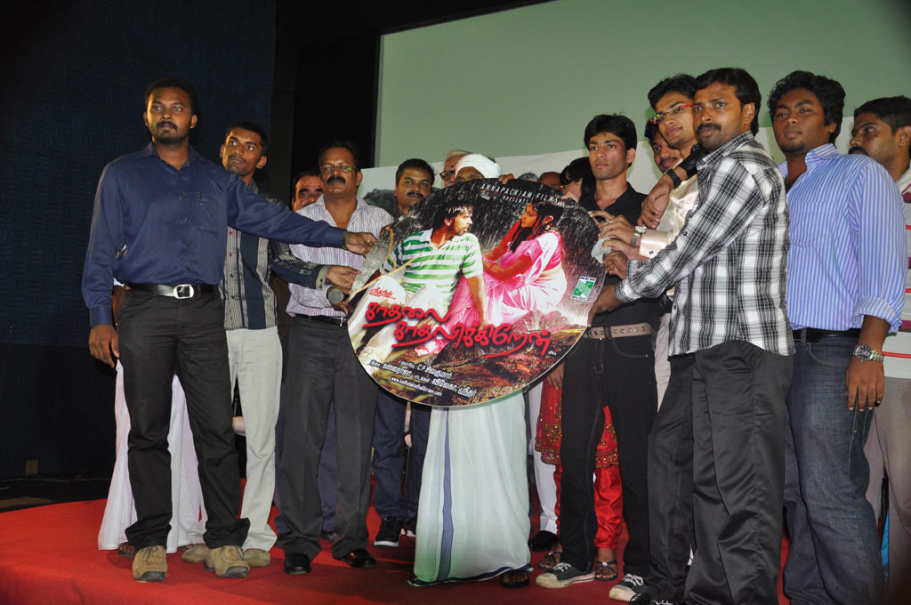 Kadhalai Kadhalikkiren Audio Launch Event hd photo
