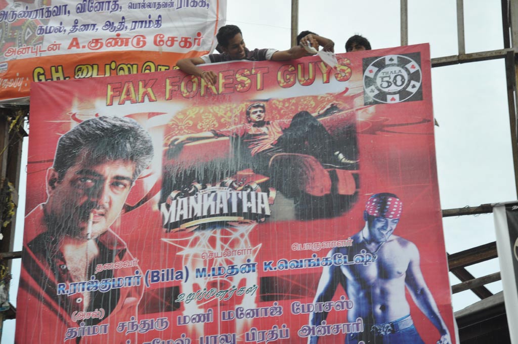 Fans Celebrate Mankatha Release Event hd photo