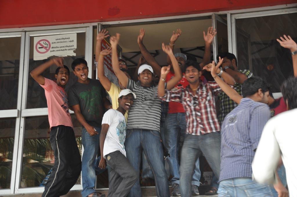 Fans Celebrate Mankatha Release Event hd photo