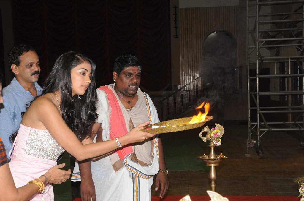 Mugamoodi Movie Launch Event hd photo
