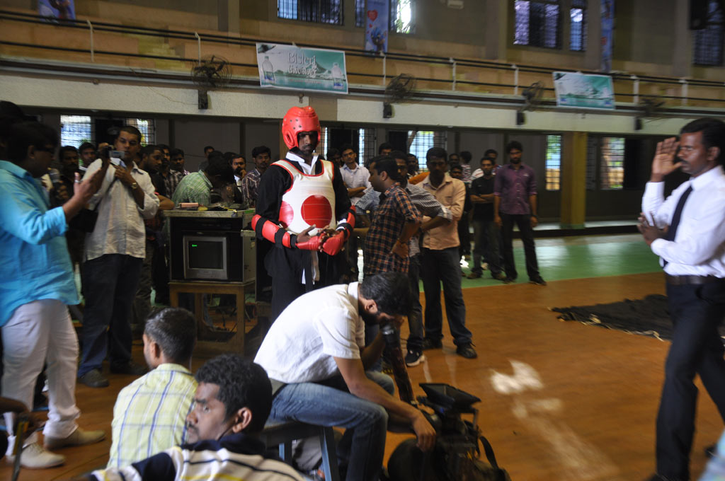 Mugamoodi Movie Launch Event hd photo