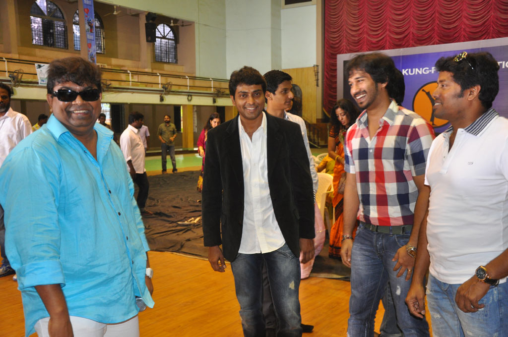 Mugamoodi Movie Launch Event hd photo