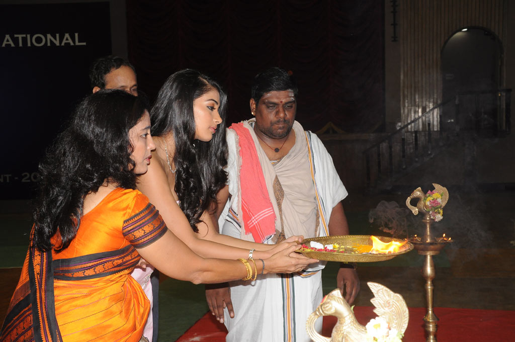 Mugamoodi Movie Launch Event hd photo