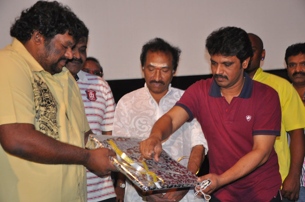 Thulli Ezhundhathu Kadhal Audio Launch Event hd photo