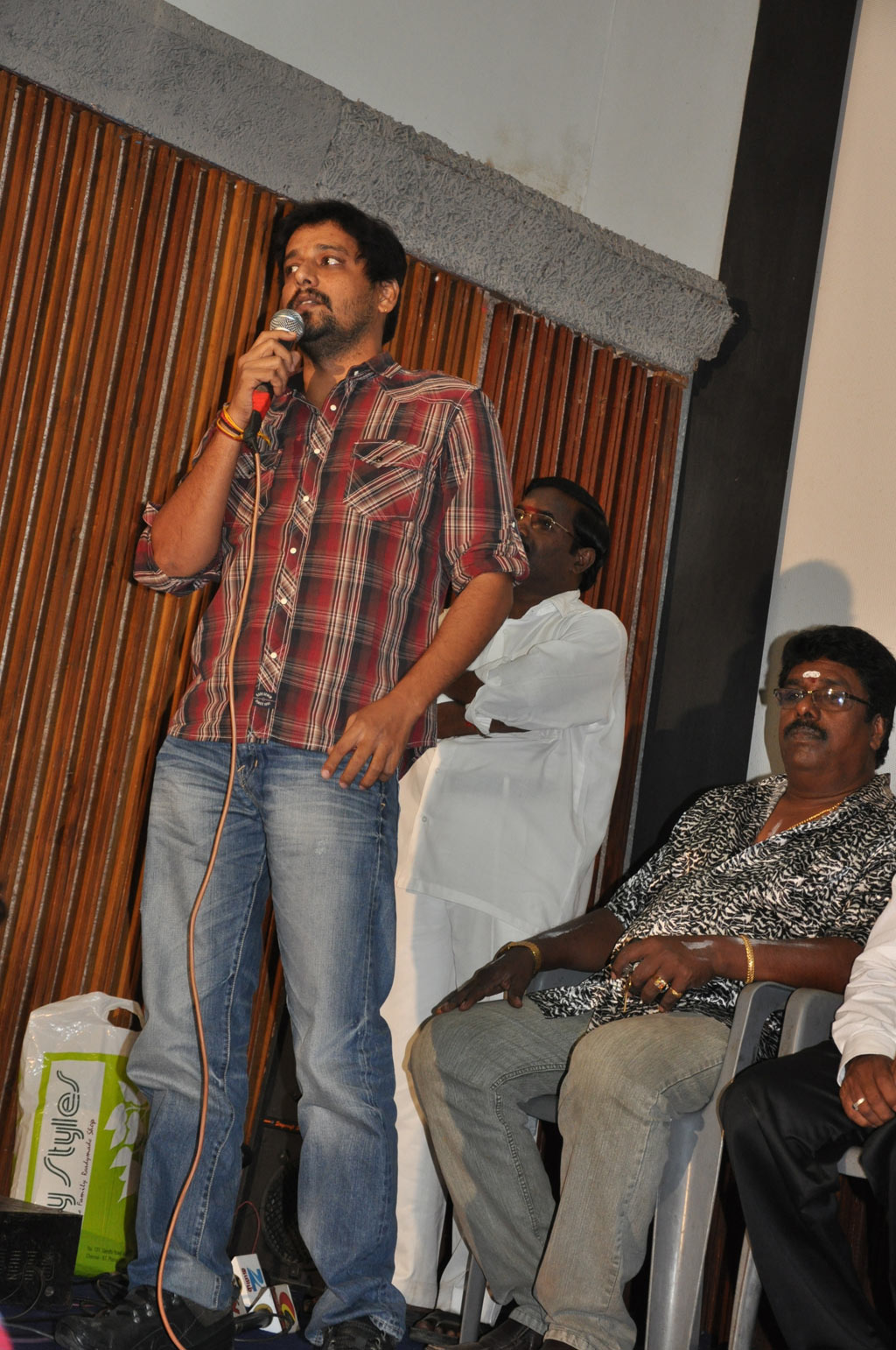 Adhi Thappu Audio Launch Event hd photo